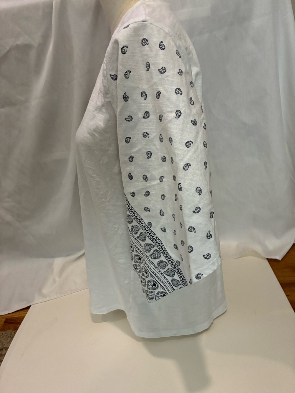 Studio West Apparel Shirt Cotton Knit White Top Blue Paisley Bell Sleeves - Picture 9 of 15